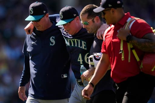 Reds’ Elly De La Cruz and Mariners reliever Trent Thornton fall ill while playing in extreme heat
