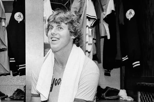 Ken Clay, who pitched on Yankees’ world championship teams in 1977-78, dies at age 71