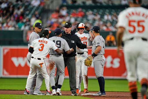 Benches clear in Baltimore, but order is restored quickly as the Orioles top the Yankees 5-4