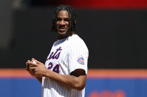 Zuby Ejiofor listens to St. John’s coach Rick Pitino and delivers solid 1st pitch at Mets game