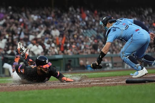 Blue Jays beat the Giants 9-3 as Jonatan Clase hits his 1st homer of season