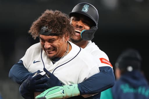 Josh Naylor hits walk-off single and Cal Raleigh homers as Mariners beat A’s 5-4 to avoid sweep