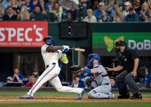 Rangers walk-off Dodgers 4-3