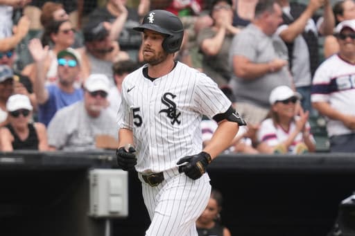 Outfielder Austin Slater signs with slumping Mets following his release from Marlins
