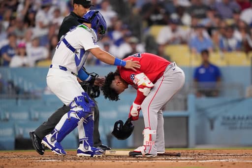 Red Sox All-Star Willson Contreras exits after 95-mph pitch clips his helmet