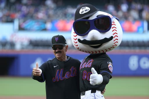 Bobby Valentine, in disguise again, revels in his most famous moment with Mets