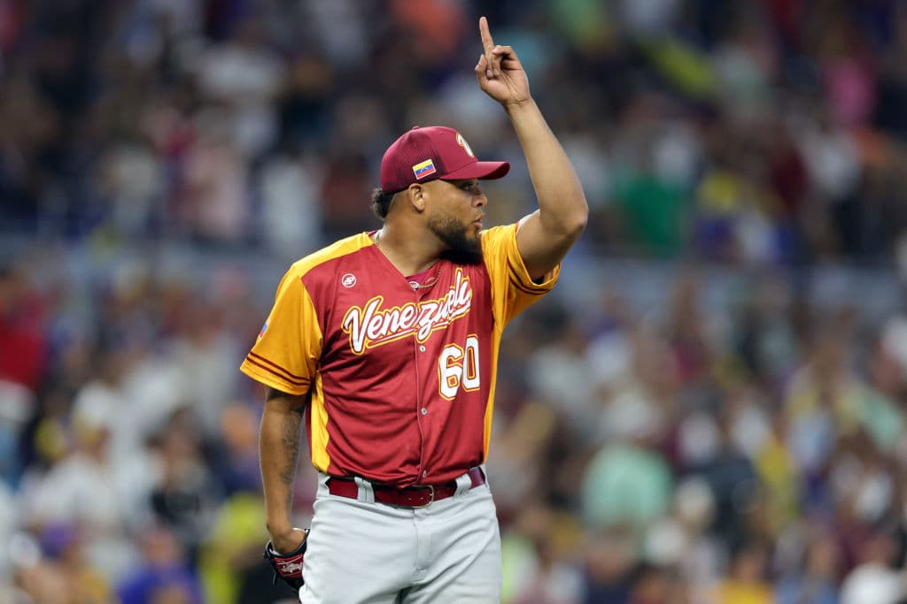 NPB: SoftBank Hawks Shore Up Bullpen By Signing Darwinzon Hernandez