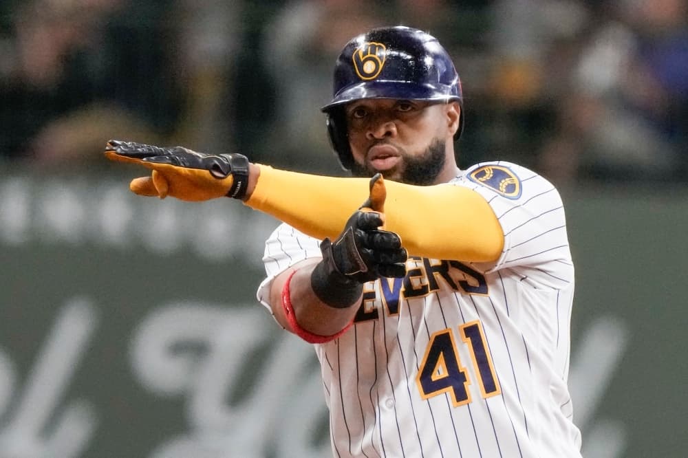 Twins finalize Carlos Santana contract, sign Jay Jackson for more bullpen depth