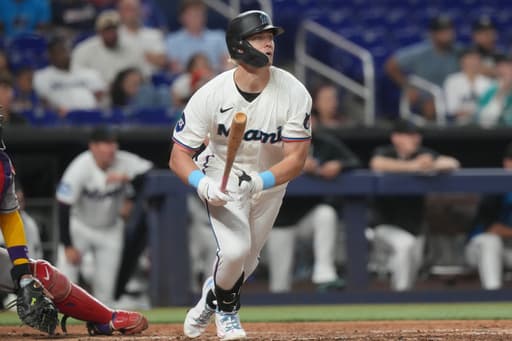 Marlins break game open with 4 runs in the 8th, beat Diamondbacks 10-6