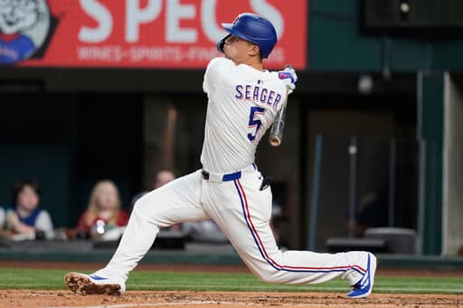 Addison Barger hits go-ahead double in 8th as Blue Jays rally to beat Twins 9-8