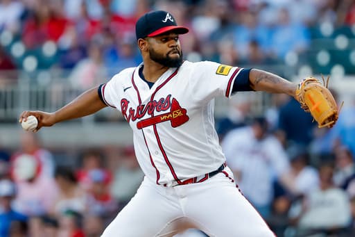 Braves place Reynaldo López on 15-day injured list with left knee inflammation and recall JR Ritchie