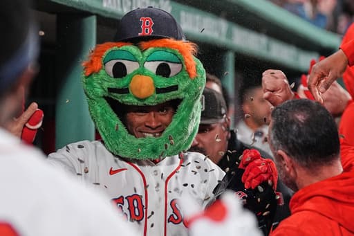Rafaela’s pinch 2-run homer leads Red Sox over Phillies 3-1 as Schwarber streak stopped