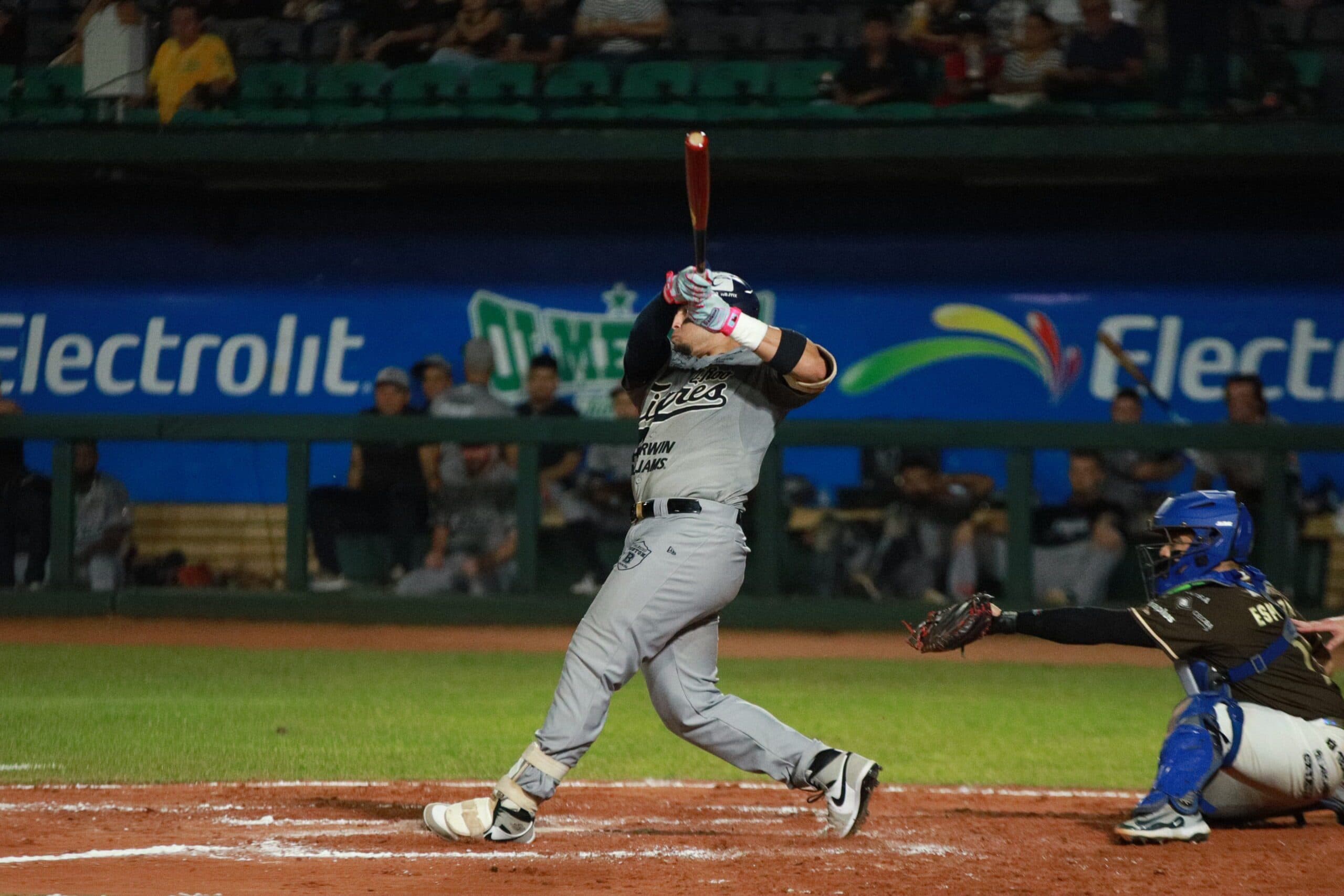 Liga Mexicana de Beisbol: Diablos Win 12th Straight As Bauer Throws 6 2/3; Four-Way Tie For Fourth In Zona Sur