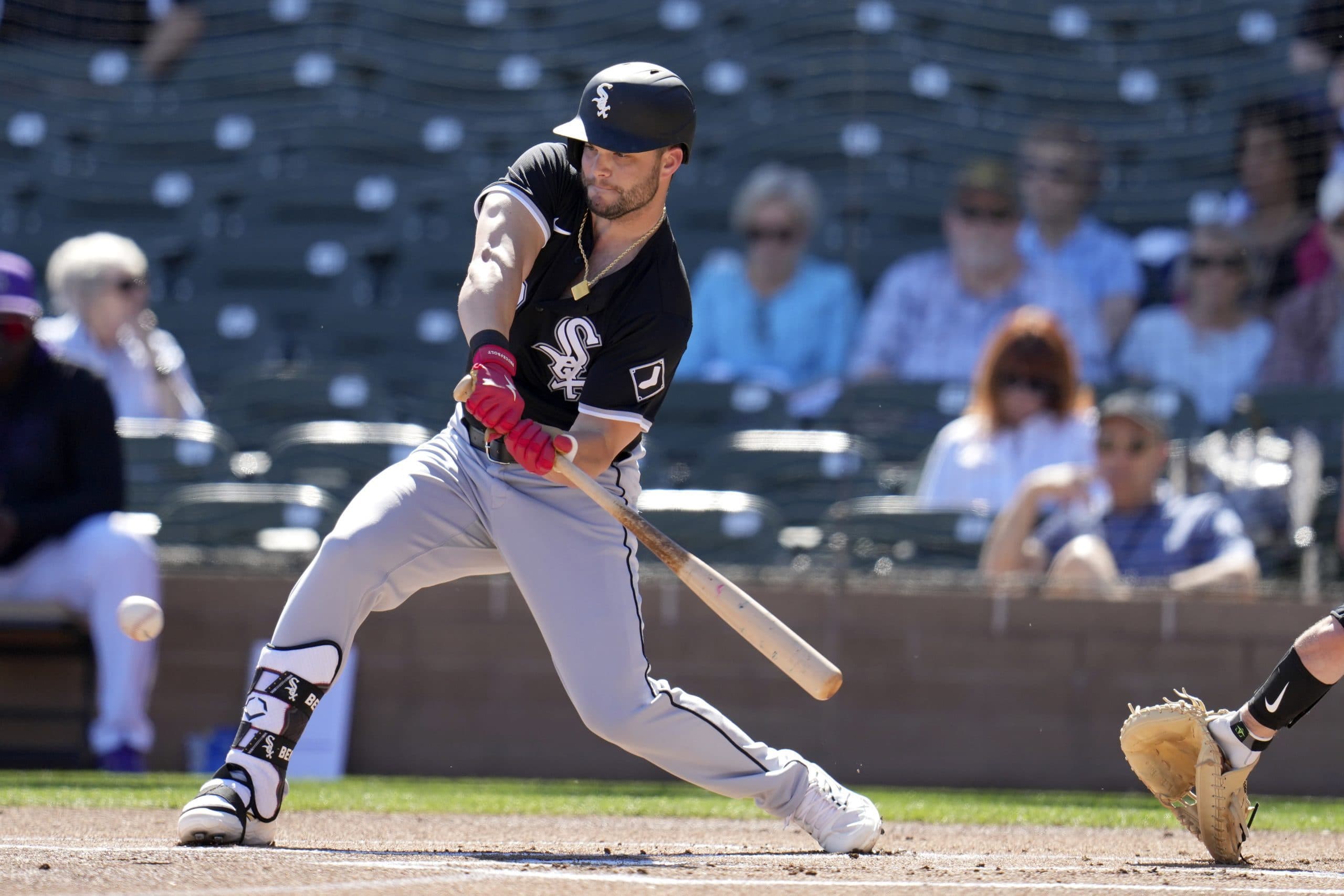 Benintendi leads White Sox against the Twins after 4-hit game