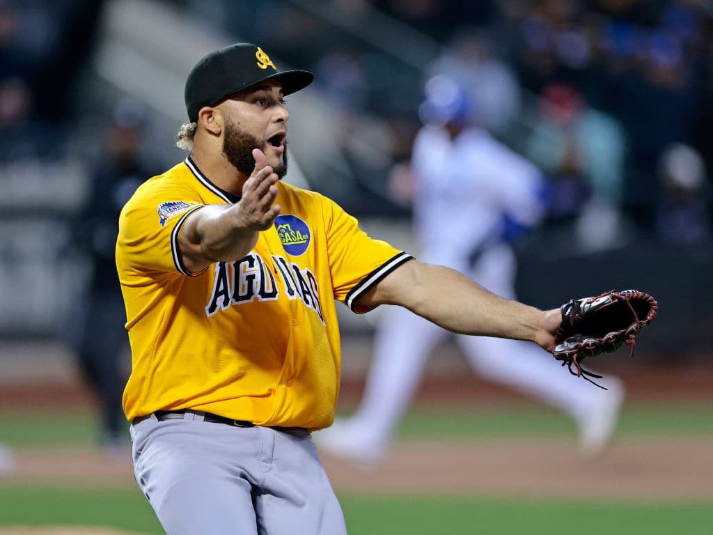 Junior Fernandez Signs In NPB With Chiba Lotte Marines 