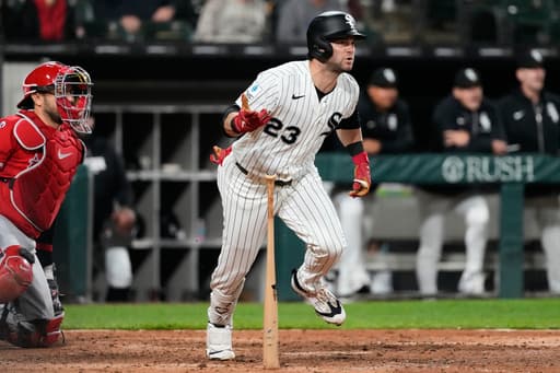 White Sox scratch Andrew Benintendi because of neck stiffness