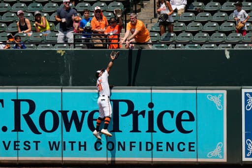 Mullins robs Sánchez of home run in what may have been the outfielder’s last home game for Orioles