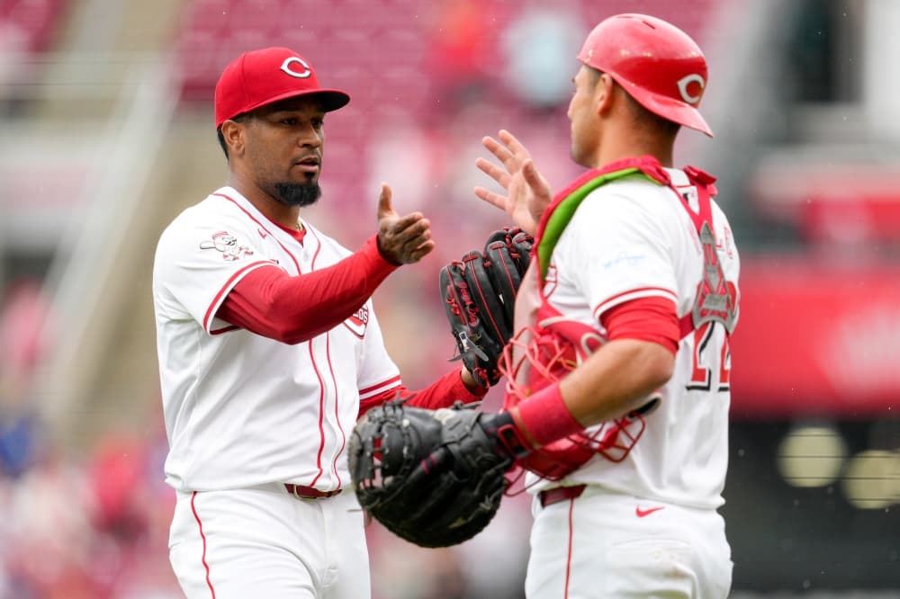 Reds sweep Dodgers with 4-1 win, extending their longest losing streak since 2019 to five