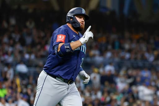Texas Rangers add veteran 1B Rowdy Tellez to their roster after All-Star break