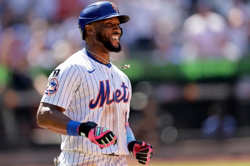 Mets place Starling Marte on injured list with bruised right knee, activate Jesse Winker