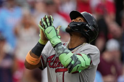 Acuña powers Braves past Reds 5-2 with 2 more homers as Atlanta hits 40 wins