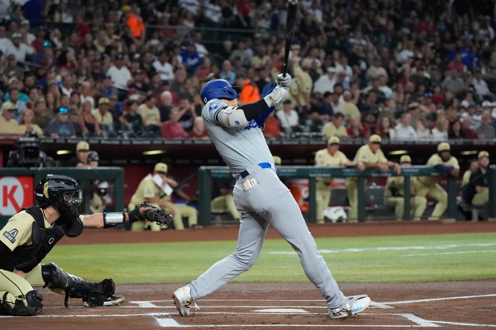 Ohtani, Betts and Freeman hit consecutive homers for Dodgers to lead off game vs. Diamondbacks
