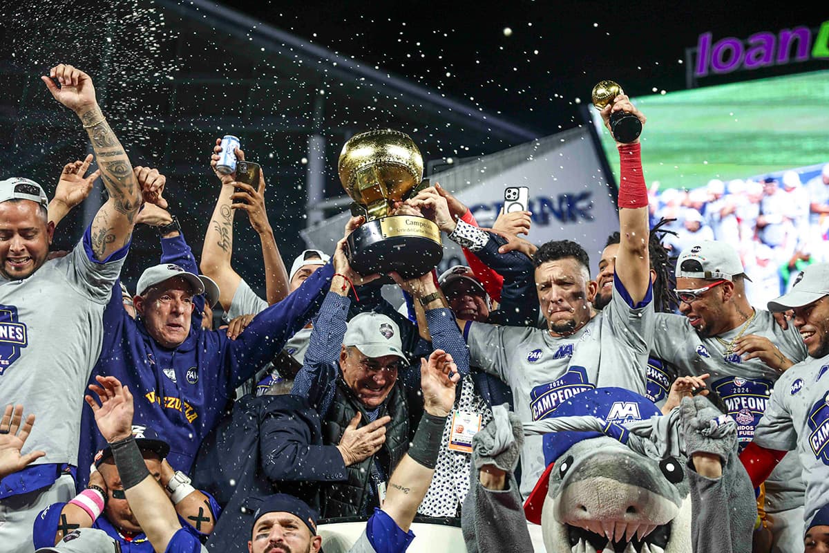 Tiburones de La Guaira Top Tigres del Licey To Take Caribbean Series Title in Miami