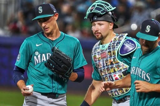 Cal Raleigh hits 47th homer, closing in on Salvador Perez’s catcher record