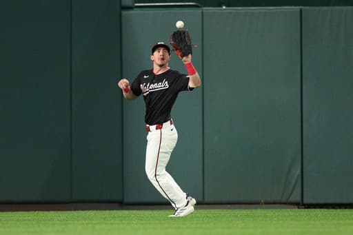 Nationals’ Jacob Young leaves game after crashing into outfield wall