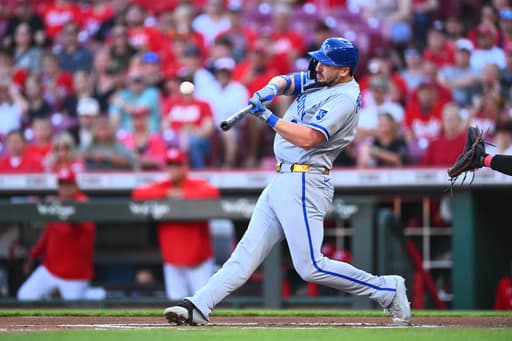 Massey hits tiebreaking RBI single in 9th inning, Royals beat Reds 5-2
