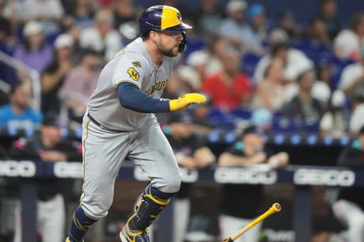 Brewers’ Hoskins leaves game against Marlins because of left thumb discomfort