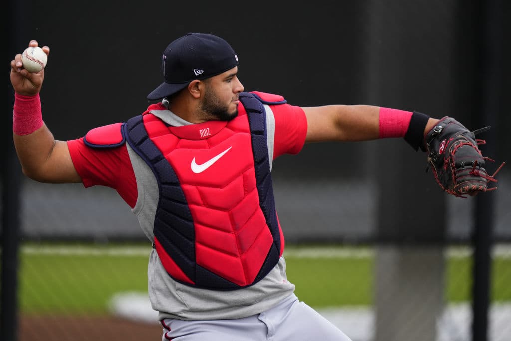 Nationals catcher Keibert Ruiz hits an RBI double in his 1st MLB game in front of his parents