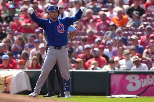 Chicago Cubs' Alex Bregman celebrates after a one-run single during the first inning of a baseball game against the Cincinnati Reds, Sunday, Sept. 20, 2026, in Cincinnati. (AP Photo/Kareem Elgazzar) (AP Photo/Kareem Elgazzar)