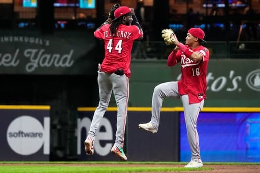 Blue Jays cap turnaround from worst to first by holding off Yankees to win 7th AL East crown