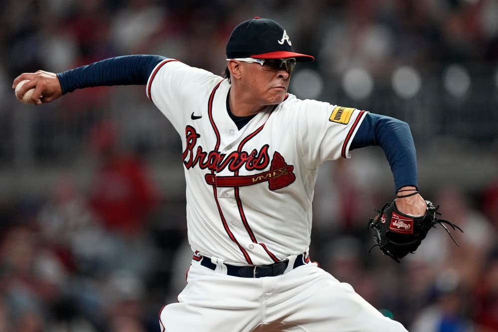 Braves sign pitcher Jesse Chavez to minor league deal, giving veteran chance for 5th stint with team