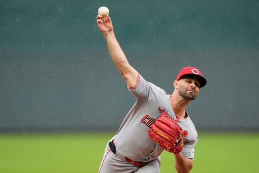 Nick Martinez, Tyler Stephenson help Reds to a 7-4 win over the Royals
