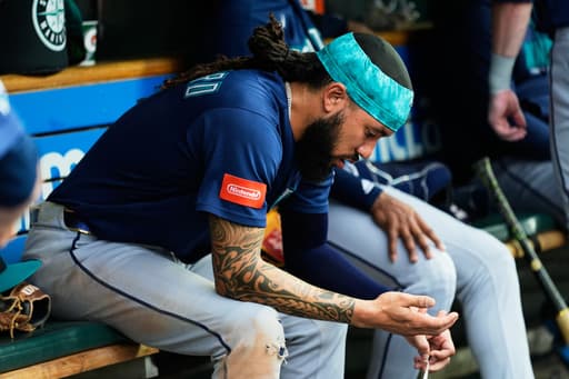 Mariners place shortstop J.P. Crawford on injured list with right hand contusion