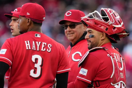 Reds place reserve catcher Trevino on injured list