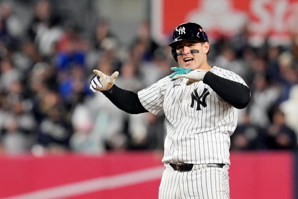 Anthony Rizzo becomes free agent after Yankees decline $17 million option