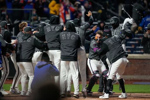 Luis Robert Jr. is off to a rousing start with the Mets after arriving in an offseason trade