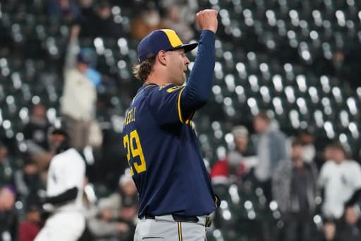 Jake Bauers hits 2-run double in the 8th inning to help the Brewers beat the White Sox 6-4