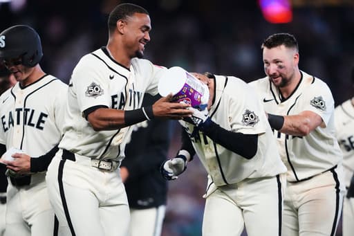 Emerson singles in 9th for Mariners’ second straight walk-off victory over the Twins