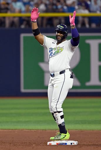 Rays DH Yandy Diaz strains his shoulder in game vs. Diamondbacks, is considered day to day