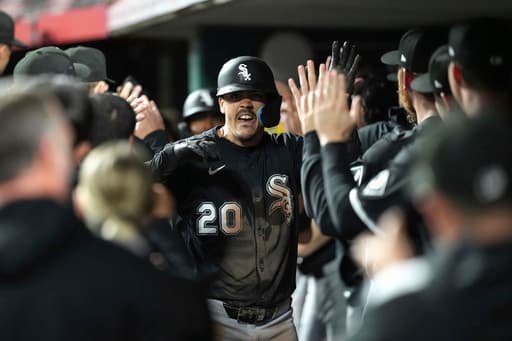Miguel Vargas’ 3-run homer in 10th sends White Sox to 5-1 win over Reds