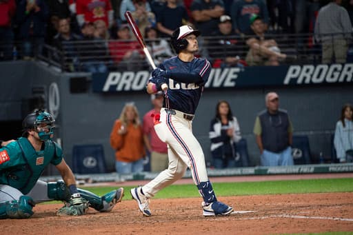Steven Kwan hits sacrifice fly in 9th to lift the Guardians past the Mariners, 5-4