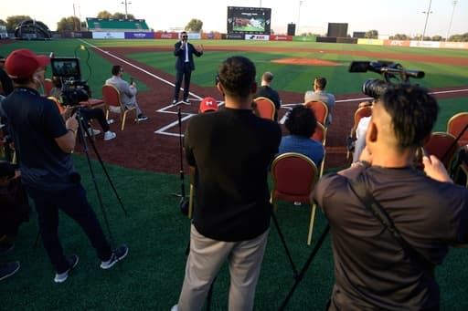 The Dune of Dreams: Upstart league Baseball United hosts inaugural game in Dubai with its own rules