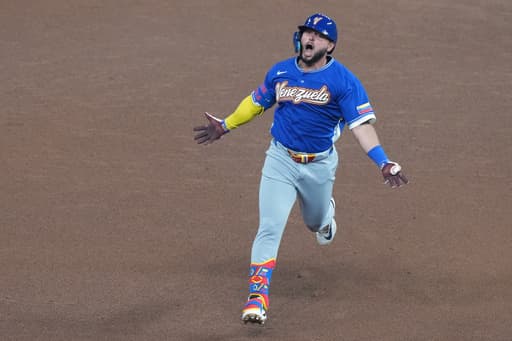 Abreu’s 3-run homer sends Venezuela to its first WBC semifinal in 17 years