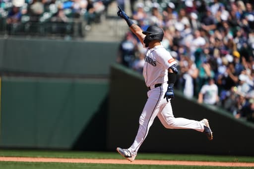 Jhonny Pereda hits 1st MLB home run as Mariners beat White Sox 5-4 to win 3-game series