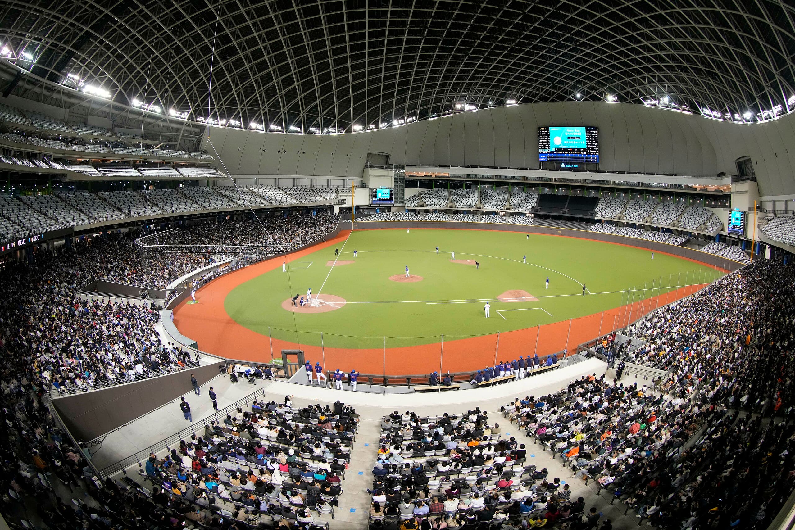 Exhibition Game Between Yomiuri Giants and CTBC Brothers Breaks Taiwan Attendance Record; Fans Have Complaints Regarding Taipei Dome