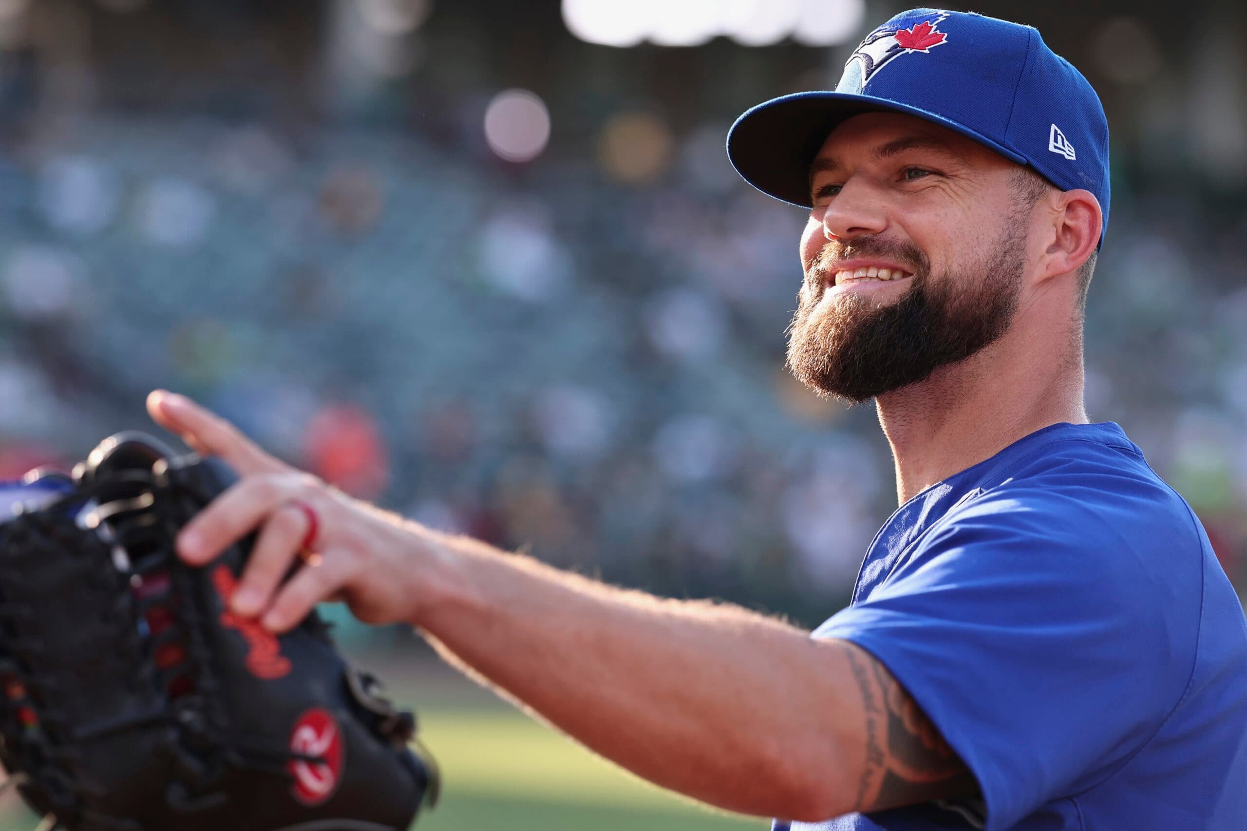 Blue Jays beat Giants 8-6, complete series sweep and match franchise record of 10 straight home wins